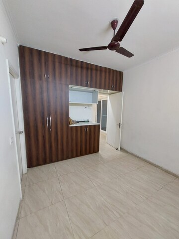 Room in 2 BHK Apartment at Gaur City 2 - 14th Avenue, Sector 16c Greater Noida – for Rent