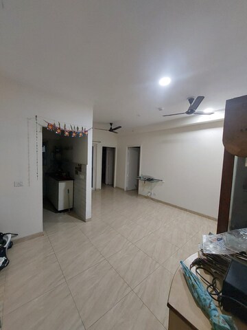 Room in 2 BHK Apartment at Gaur City 2 - 14th Avenue, Sector 16c Greater Noida – for Rent