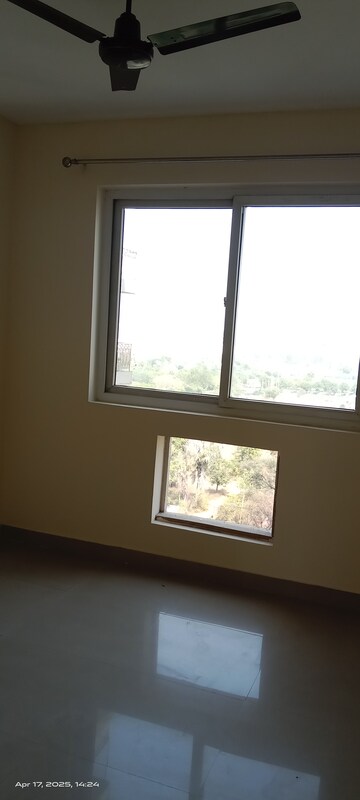 Furnished Amenities in 3 BHK Apartment at BPTP Park Prime, Sector 66 – for Rent
