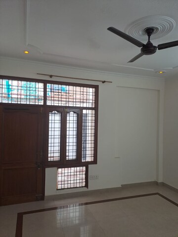 Room in 3 BHK Independent House at Sector 45 – for Rent