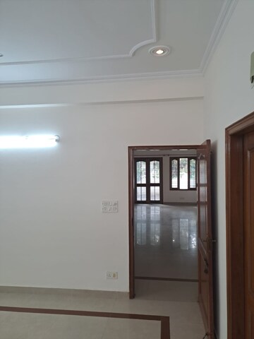 Room in 3 BHK Independent House at Sector 45 – for Rent