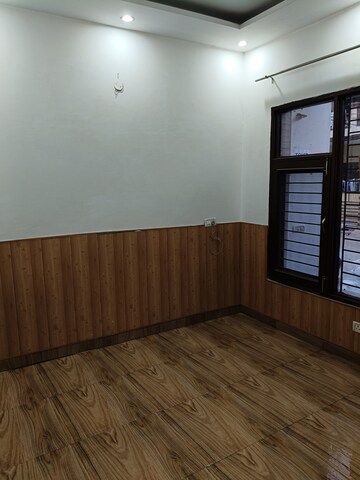 Room in 3 BHK Builder Floor at Dhakoli Village – for Rent