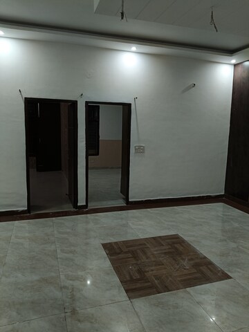 Room in 3 BHK Builder Floor at Dhakoli Village – for Rent