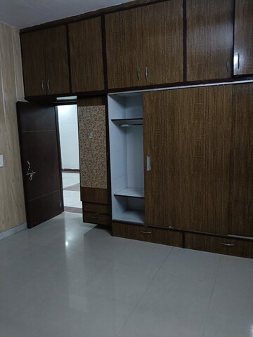 Room in 3 BHK Builder Floor at Dhakoli Village – for Rent