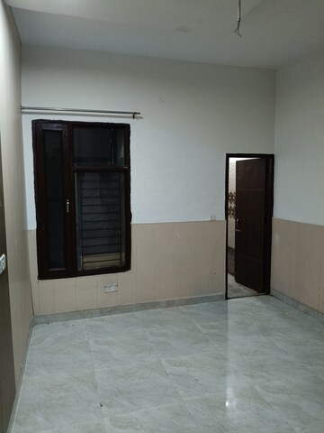 Room in 3 BHK Builder Floor at Dhakoli Village – for Rent