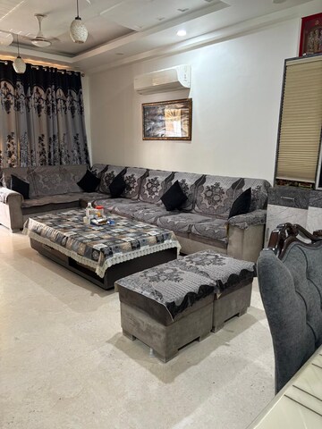 Bedroom in 2 BHK Builder Floor at Nirman Vihar – for Rent