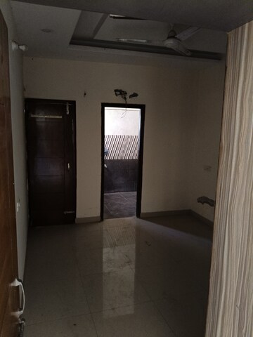 Room in 3 BHK Builder Floor at Guru Nanak Enclave, Dhakoli Village – for Rent