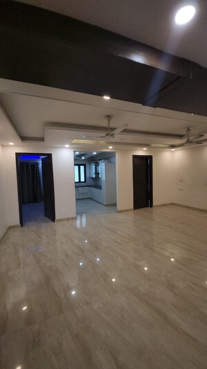 Room in 3 BHK Builder Floor at Sector 49 – for Sale