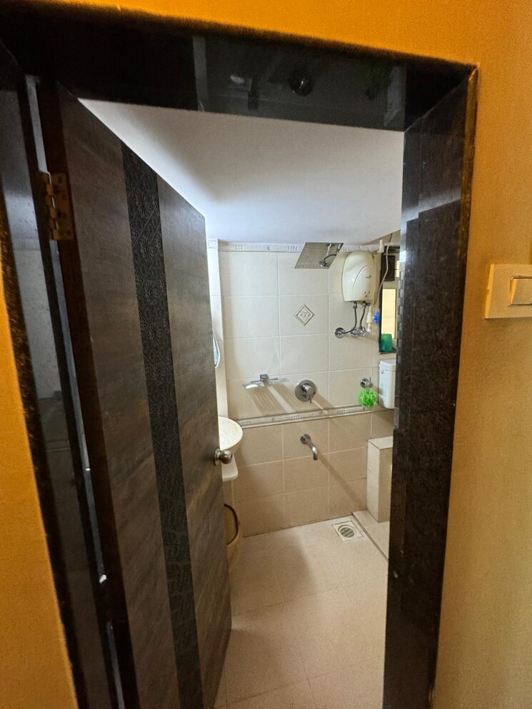Bathroom, azad nagar 2 Bedroom 800 Sq.Ft. Apartment In Azad Nagar Mumbai 8499430
