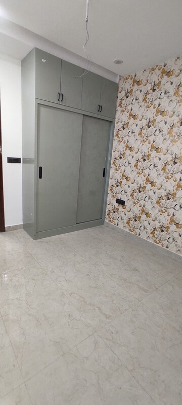 Furnished Amenities in 3 BHK Apartment at Puri Aanandvilas, Sector 81 – for Rent