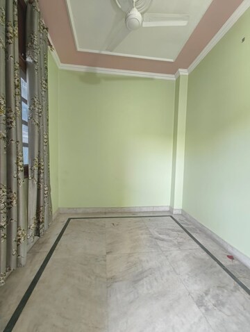 Room in 2 BHK Builder Floor at Paryavaran Complex – for Rent