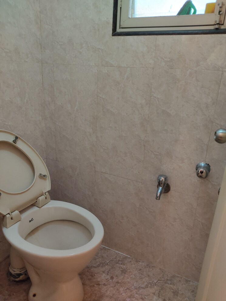 Bathroom, vasant-gulmohar-chs 2 Bedroom 1130 Sq.Ft. Apartment In Vasant Vihar Thane 8499576