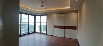 Room in 4 BHK Apartment at Kailash Colony – for Sale