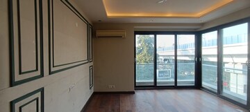 Room in 4 BHK Apartment at Kailash Colony – for Sale