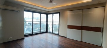 Room in 4 BHK Apartment at Kailash Colony – for Sale