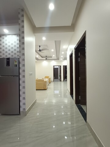 Building Lobby in 3 BHK Builder Floor at Sector 28 – for Rent