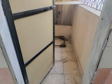 Furnished Amenities in 2 BHK Apartment at Kalpataru Paramount, Kapur Bawdi – for Rent