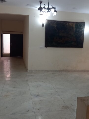 Room in 5 BHK Independent House at Prateek Residency, Sector 22 Yamuna Expressway – for Rent