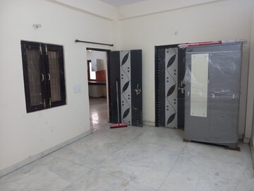 Room in 5 BHK Independent House at Prateek Residency, Sector 22 Yamuna Expressway – for Rent