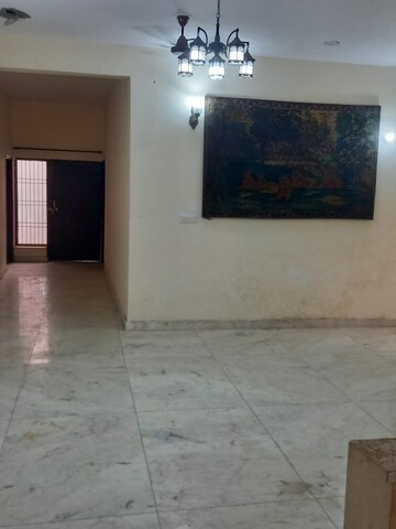 Room in 5 BHK Independent House at Prateek Residency, Sector 22 Yamuna Expressway – for Rent