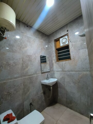 Bathroom in 1 BHK Apartment at Saket – for Rent