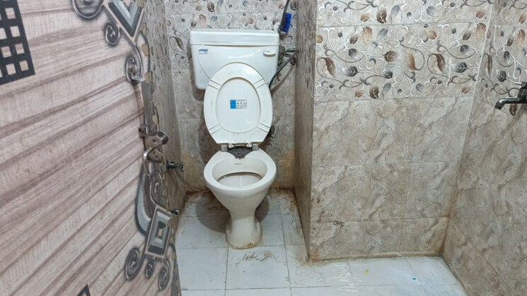 Bathroom, vaishali sector 3 1 Bedroom 350 Sq.Ft. Builder Floor In Vaishali Sector 3 Ghaziabad 8499816