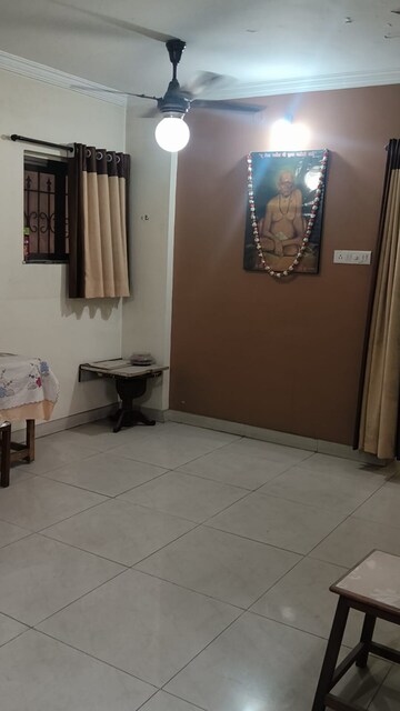 Room in 2 BHK Apartment at Hyde Park Galaxy, Manpada – for Sale