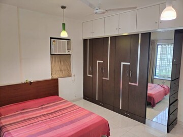 2 BHK Apartment For Rent in Khar West