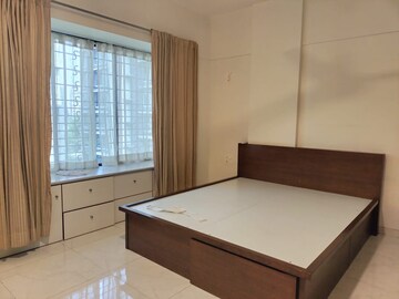 Room in 2 BHK Apartment at Khar West – for Rent