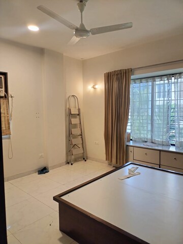 Room in 2 BHK Apartment at Khar West – for Rent