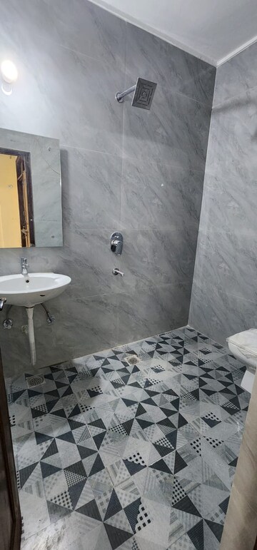 Attached Bathroom in 3 BHK Apartment at Lions Society, Sector 56 – for Rent