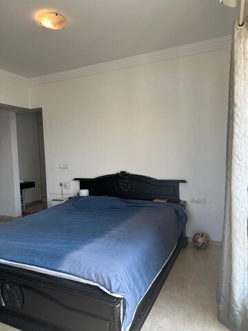 Room in 3 BHK Apartment at Hiranandani Glen Dale, Powai – for Rent