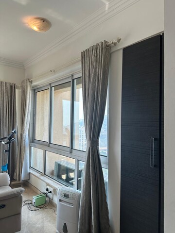 Room in 3 BHK Apartment at Hiranandani Glen Dale, Powai – for Rent