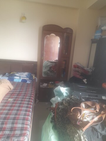Room in 2 BHK Apartment at Piyush Heights, Sector 89 – for Rent