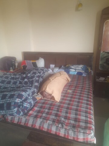 Room in 2 BHK Apartment at Piyush Heights, Sector 89 – for Rent