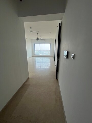 Room in 2 BHK Apartment at Indiabulls Blu, Worli – for Rent