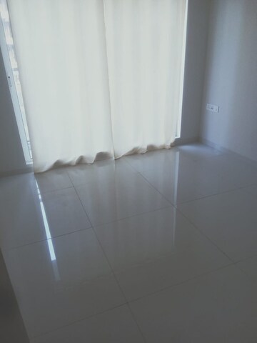 Room in 2 BHK Apartment at Sugee Atharva, Prabhadevi – for Rent