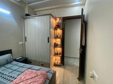 Room in 3 BHK Builder Floor at Pratap Vihar – for Rent
