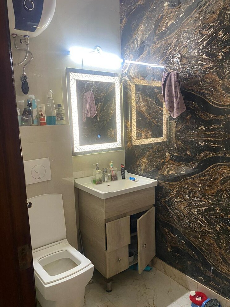 Attached Bathroom, pratap vihar 3 Bedroom 1550 Sq.Ft. Builder Floor In Pratap Vihar Ghaziabad 8500505