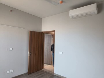 Room in 2 BHK Apartment at Emaar Digi Homes, Sector 62 – for Rent