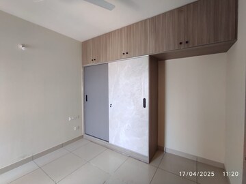 Room in 2 BHK Apartment at Prestige Finsbury Park Regent, Bagaluru  – for Rent