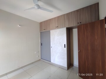 Room in 2 BHK Apartment at Prestige Finsbury Park Regent, Bagaluru  – for Rent