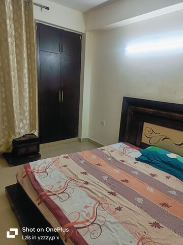 Room in 2 BHK Apartment at Supertech Cape Town, Sector 74 – for Rent