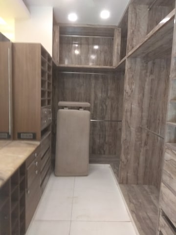 Room in 6 BHK Independent House at New Friends Colony – for Rent
