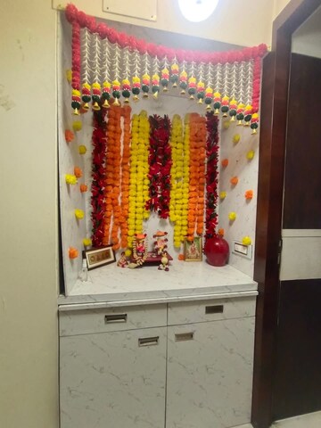 Room in 2 BHK Apartment at Union Park – for Rent