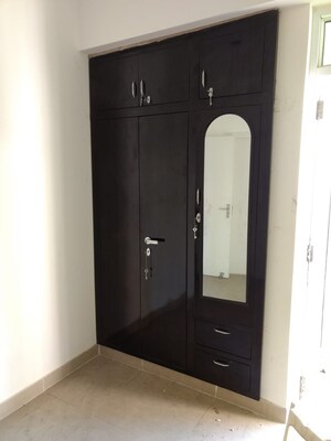 Room in 2 BHK Apartment at Gaur City 2 - 12th Avenue, Sector 16c Greater Noida – for Sale