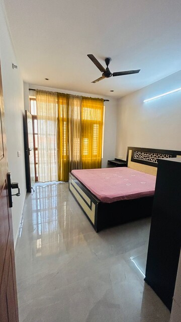 Room in 3 BHK Builder Floor at Uday Arden 45, Sector 45 – for Rent