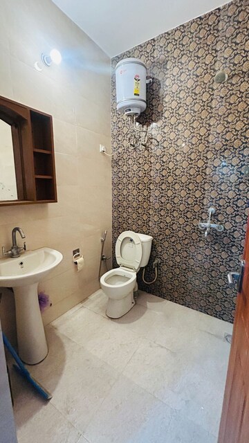 Attached Bathroom in 3 BHK Builder Floor at Uday Arden 45, Sector 45 – for Rent