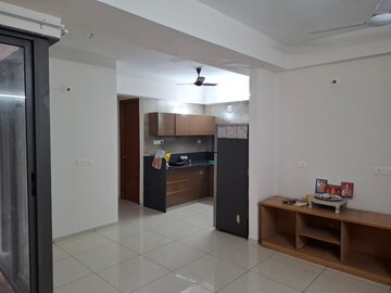 Room in 3 BHK Apartment at Vaishnodevi Circle – for Rent