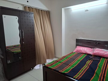 Room in 3 BHK Apartment at Vaishnodevi Circle – for Rent
